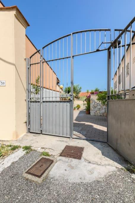Casa “Oasi Del Mare” Apartamento Livorno Exterior foto